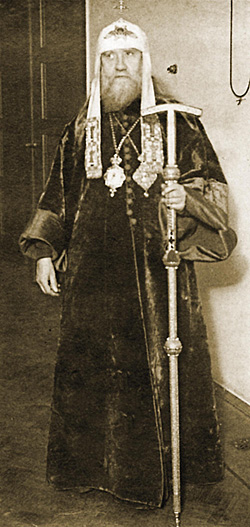 Один из первых снимков Тихона в сане патриарха. Фото: ng-religion.ru Один из первых снимков Тихона в сане патриарха. Фото: ng-religion.ru