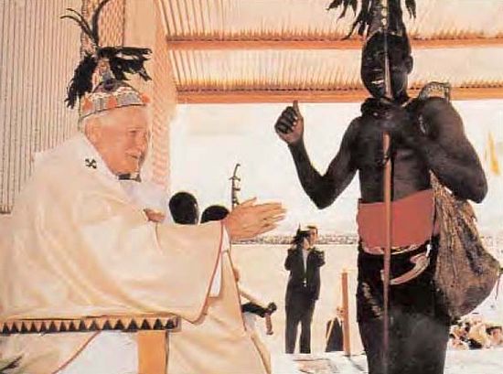 Папа Иоанн-Павел II и языческий жрец
